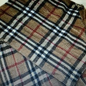 Pretty! Leonard's Plated Scarf